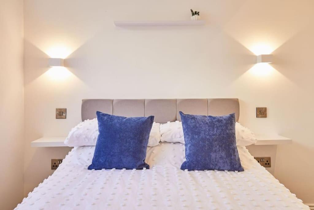 Apt 1 - Queens Court Scarborough Bagian luar foto